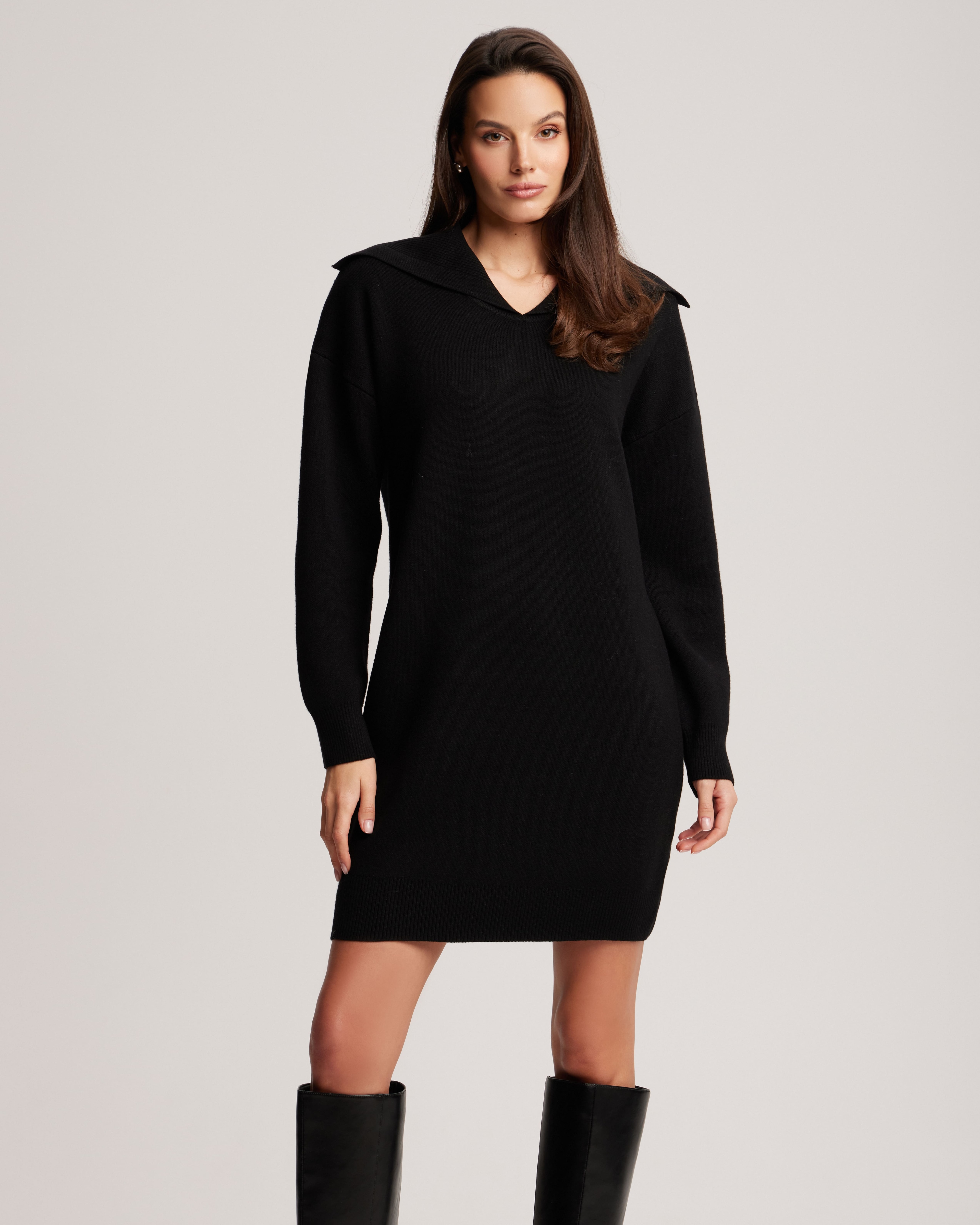 Платье с широким воротником