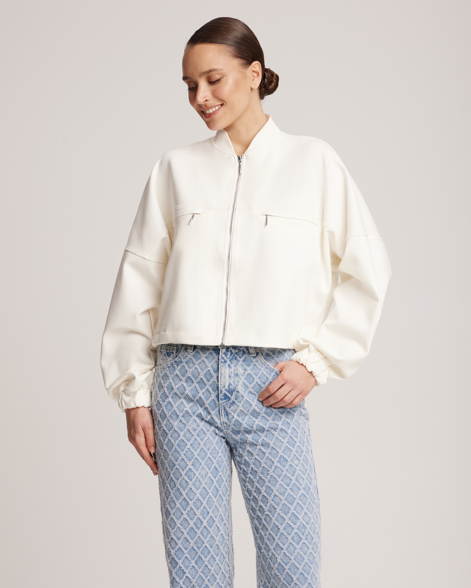 Бомбер с регулируемой резинкой