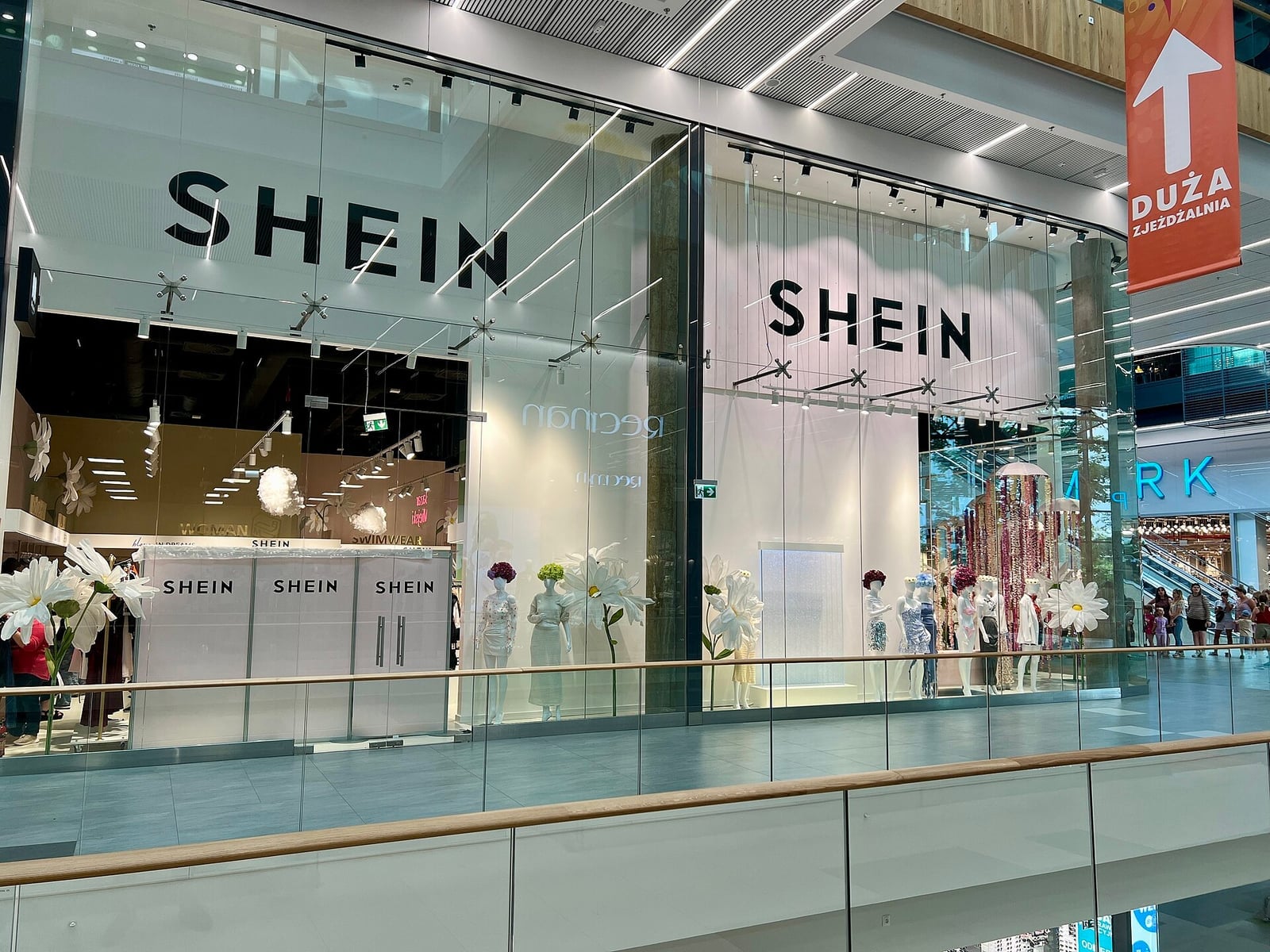 Магазин Shein в торговом центре Galeria Młociny в Варшаве