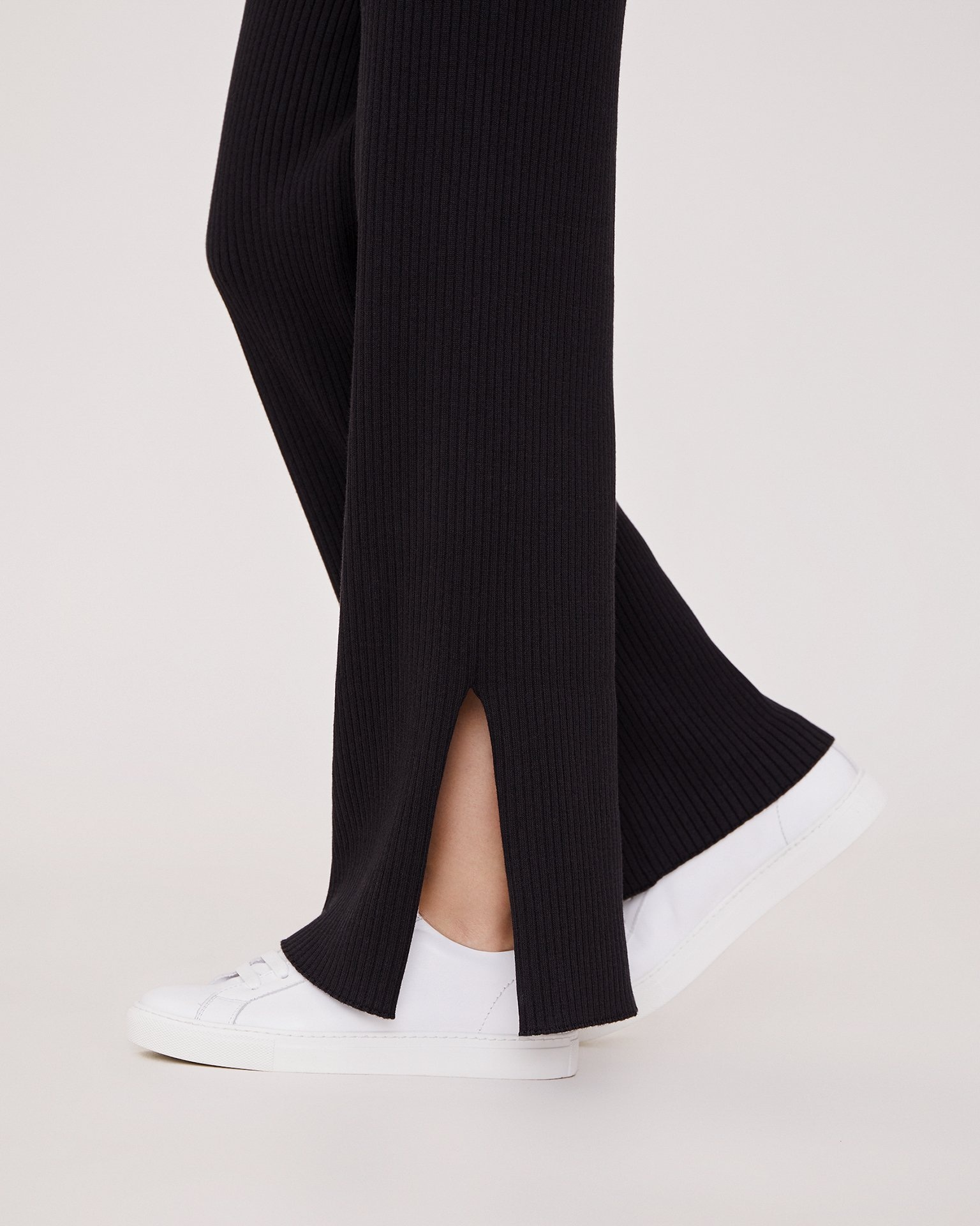 Брюки с разрезами по бокам