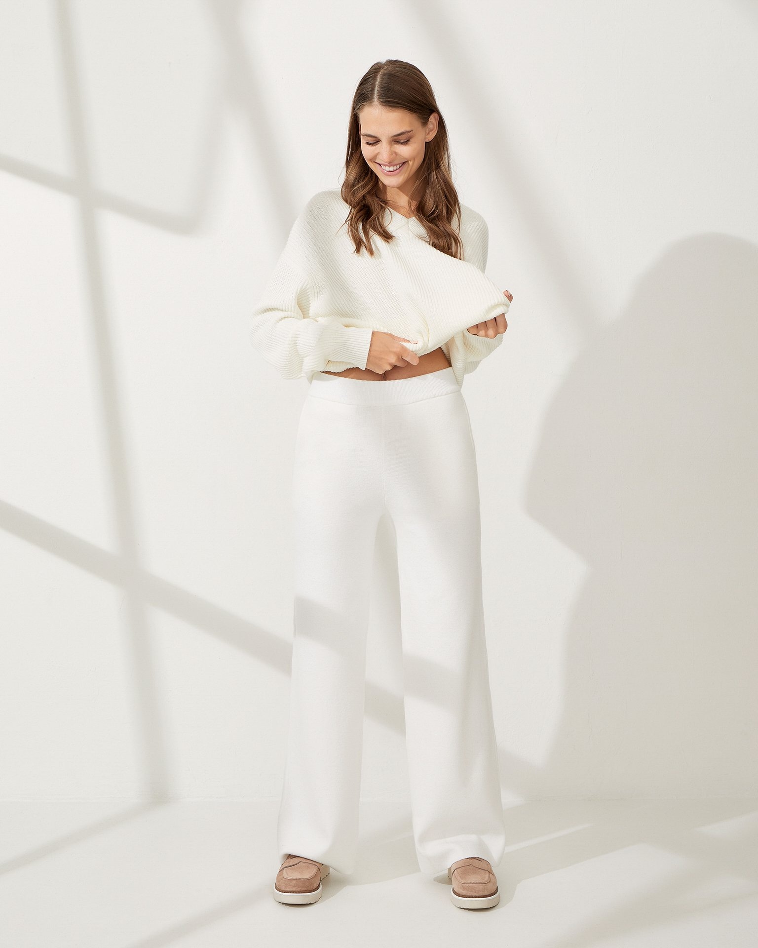 Трикотажные брюки в белом цвете
