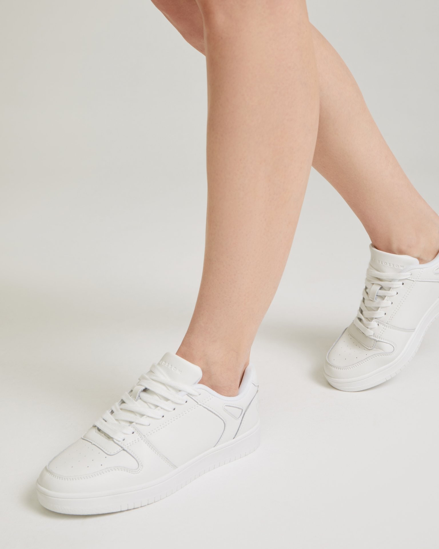 Белые кеды из натуральной кожи