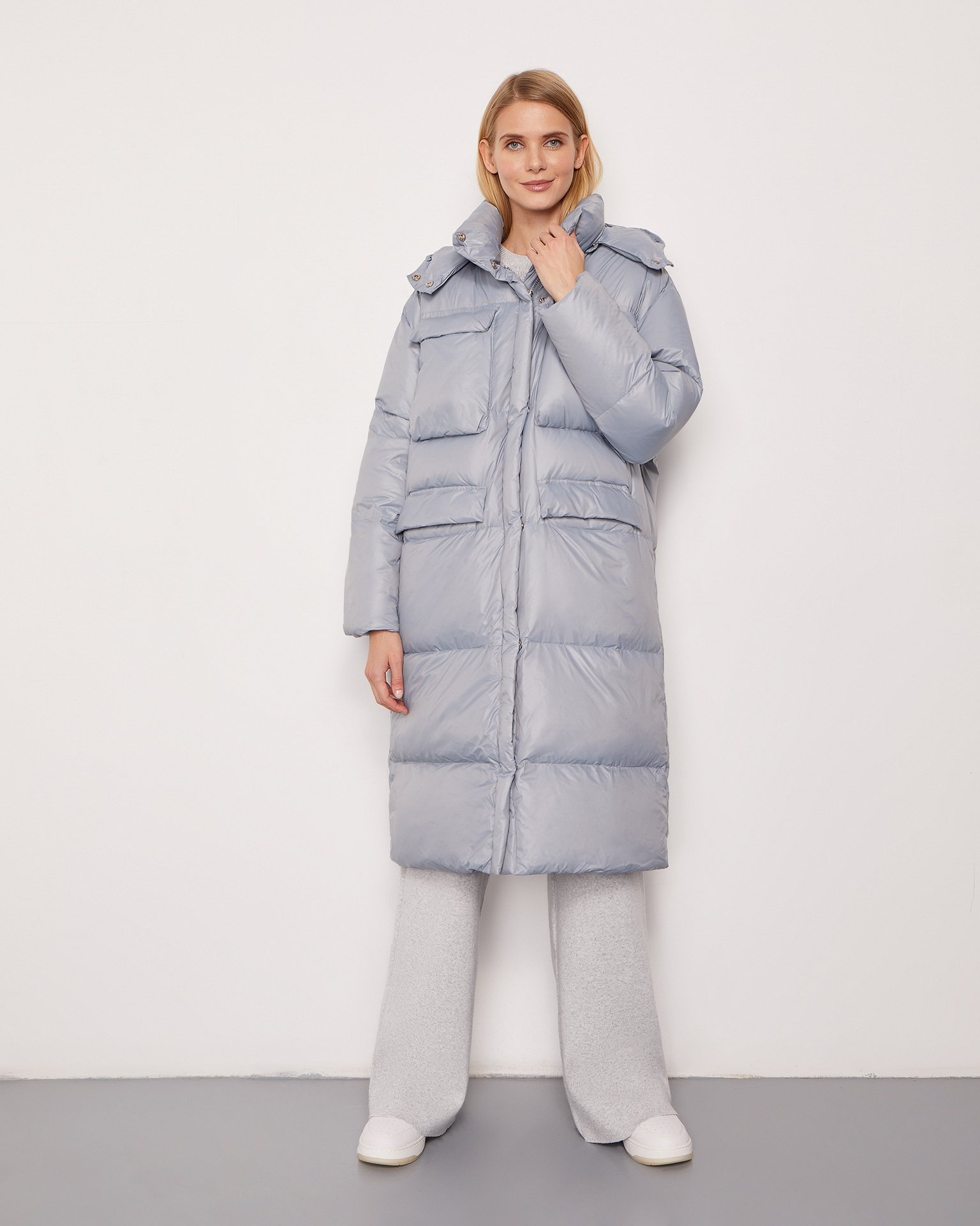 Удлиненный пуховик в голубом цвете