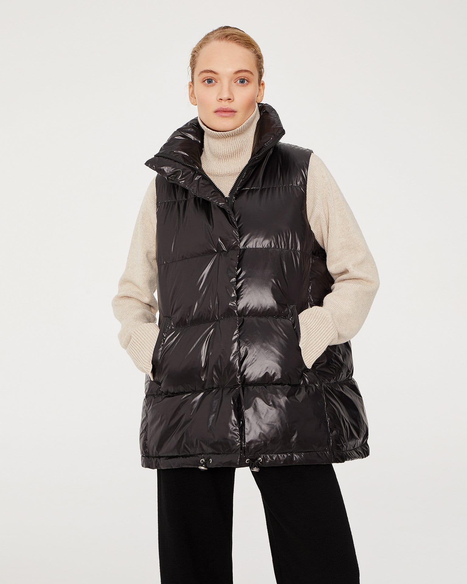 Жилет на основе пуха и пера в черном цвете