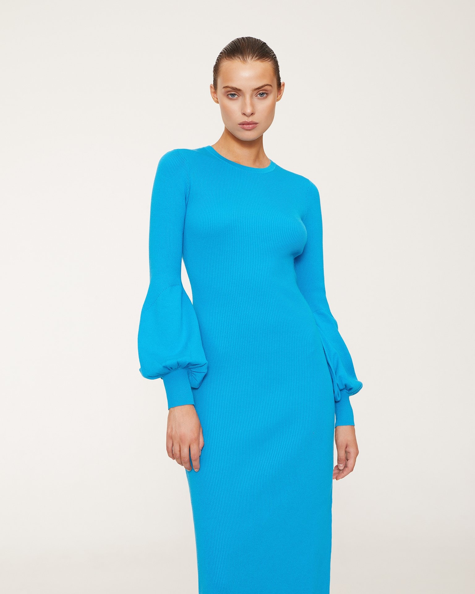 Облегающее платье миди в бирюзовом цвете