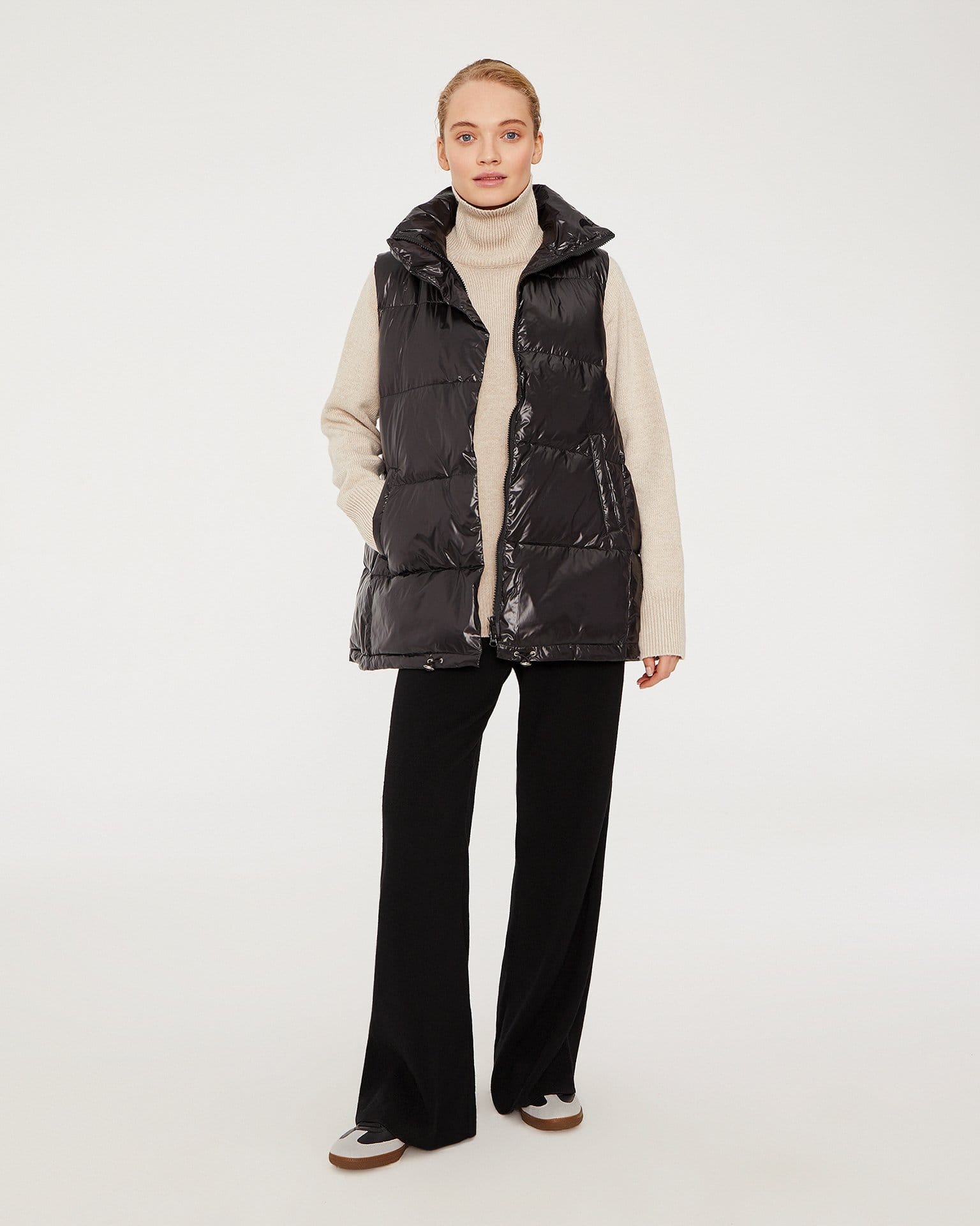 Жилет на основе пуха и пера в черном цвете