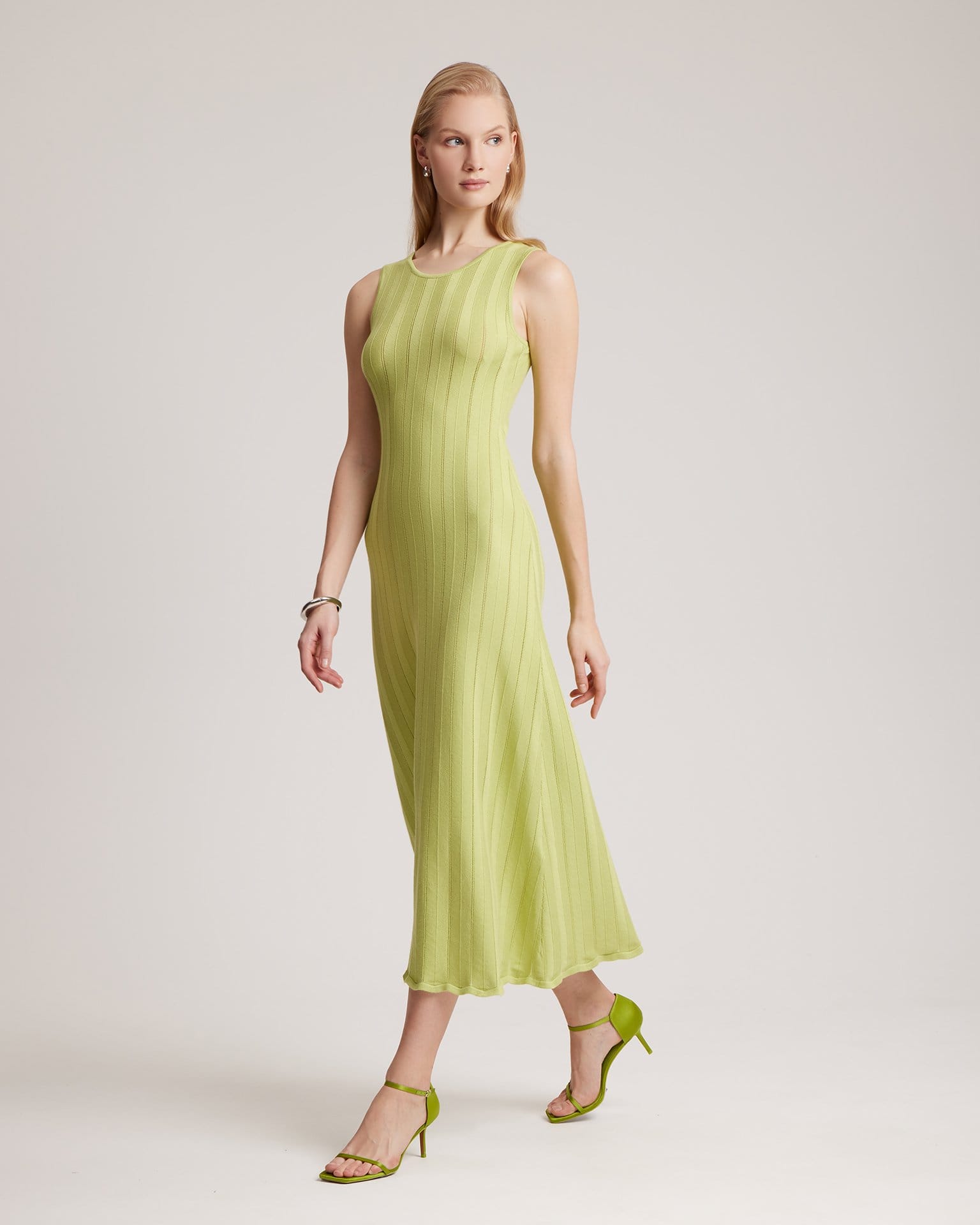 Платье зеленого цвета