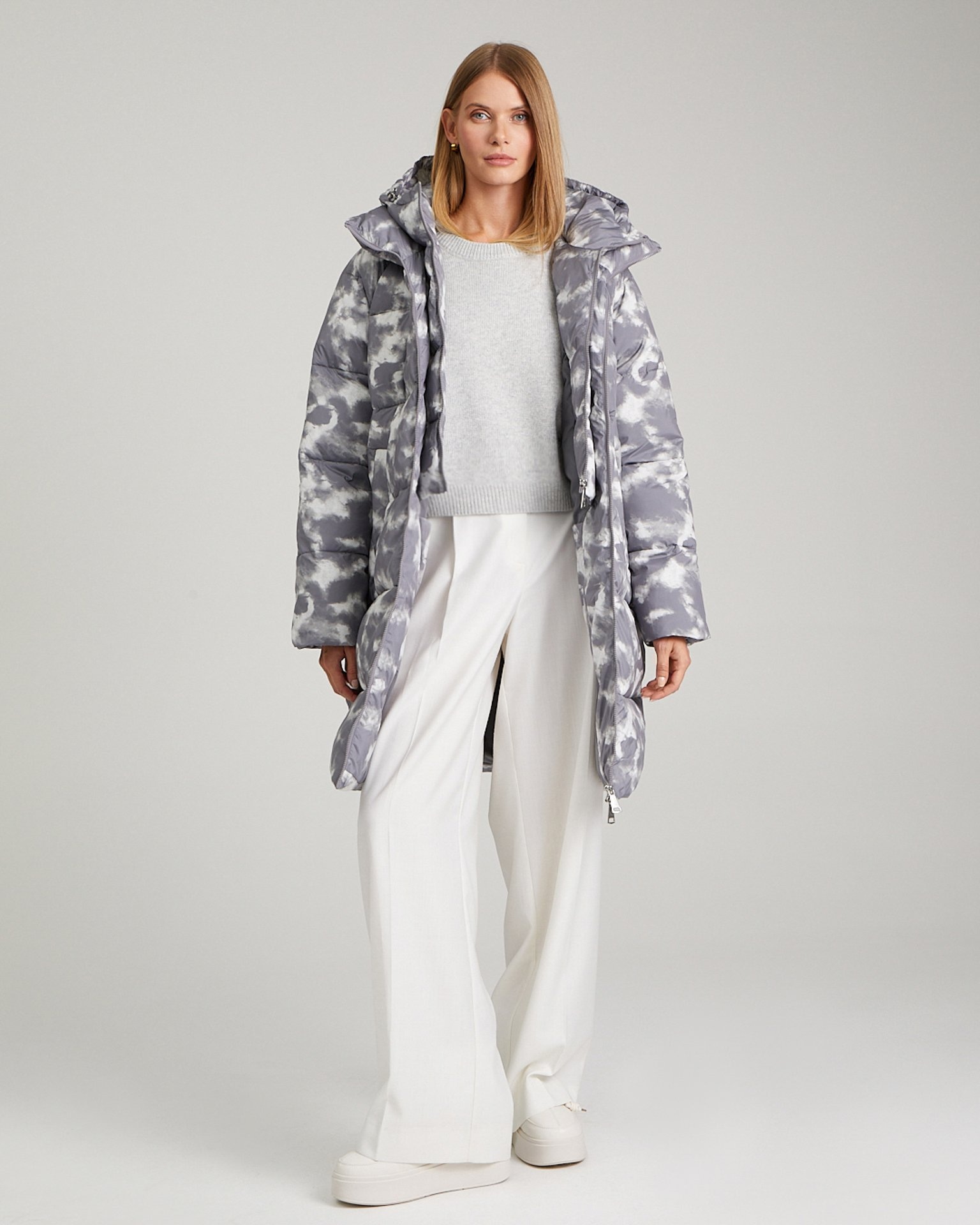 Базовый пуховик с принтом