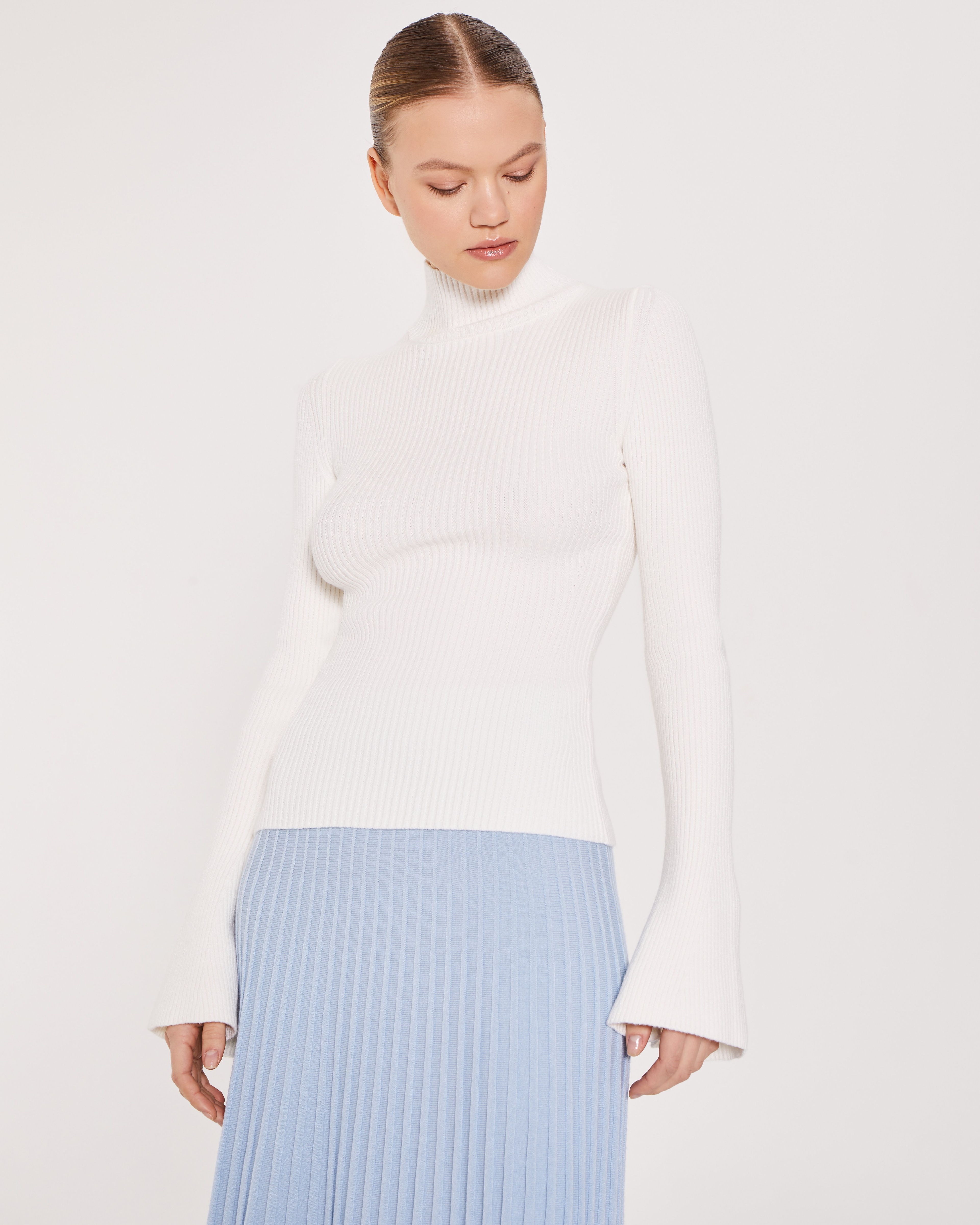 Джемпер с высоким воротом