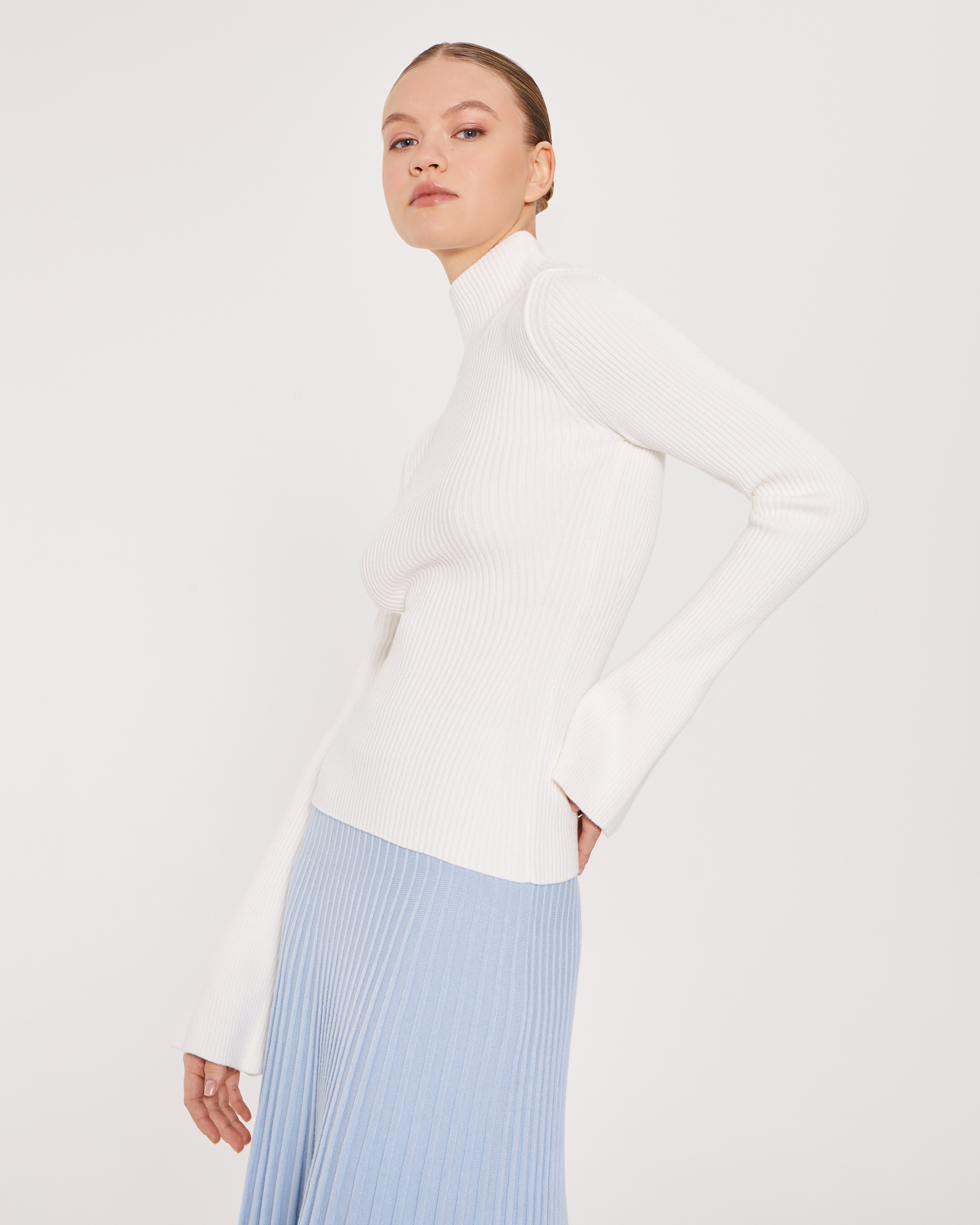 Джемпер с высоким воротом