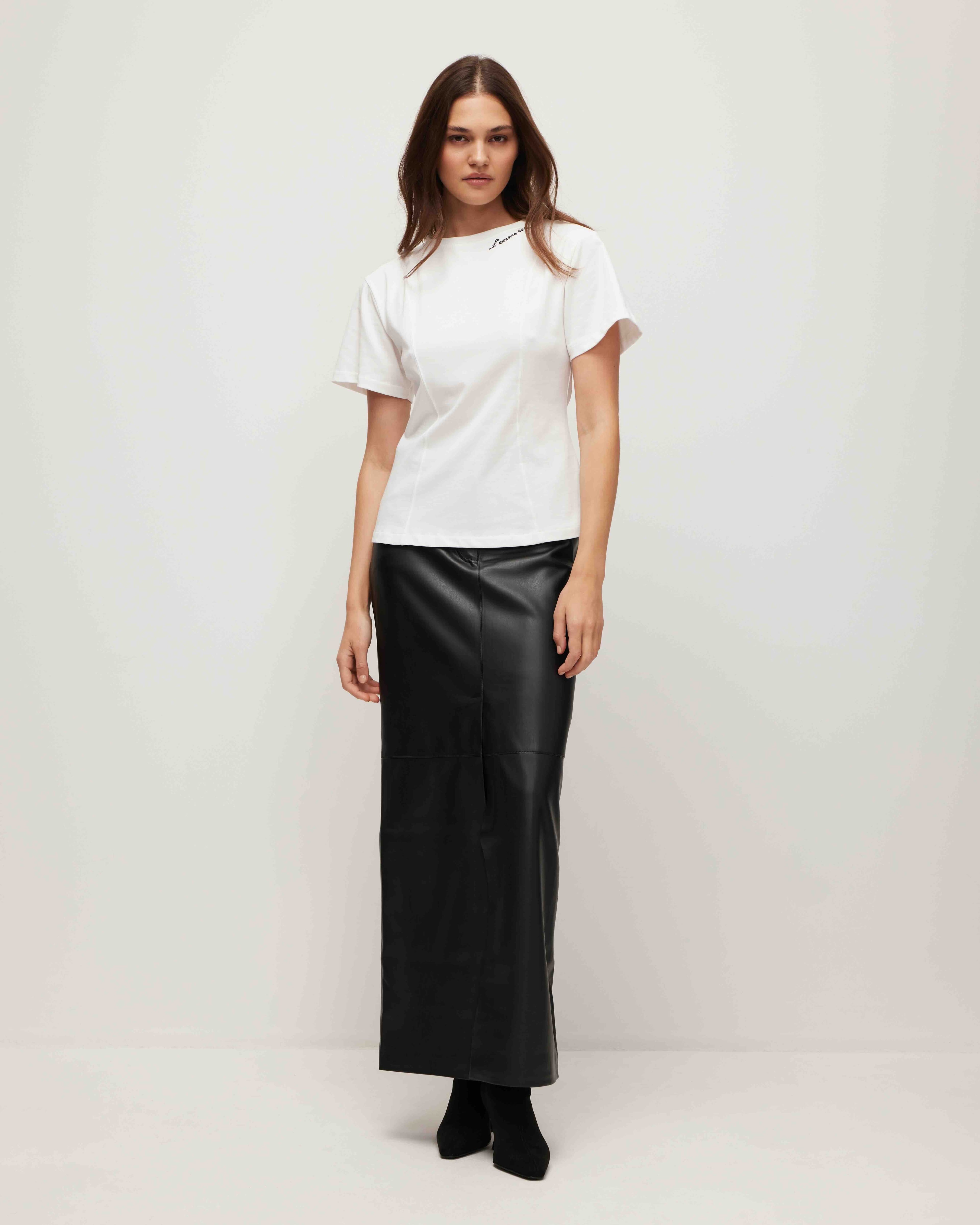 Приталенная футболка