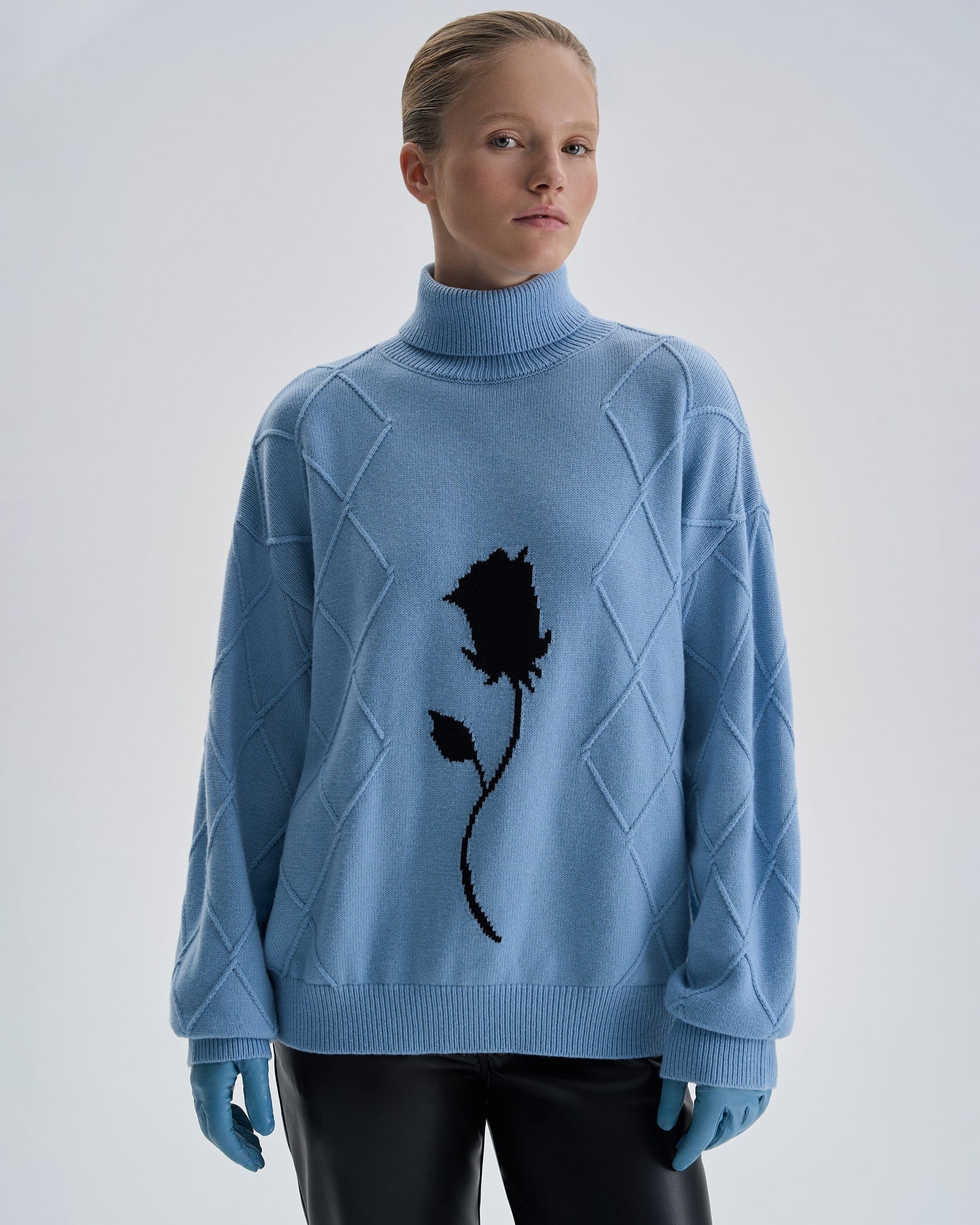 Свитер с воротником стойкой