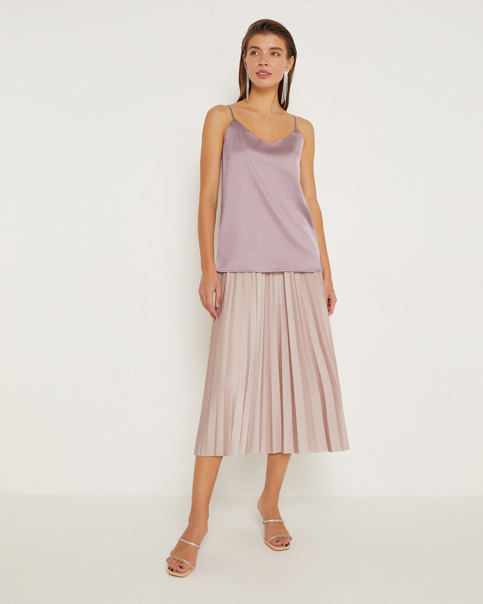 Длинная юбка-плиссе в бежевом цвете