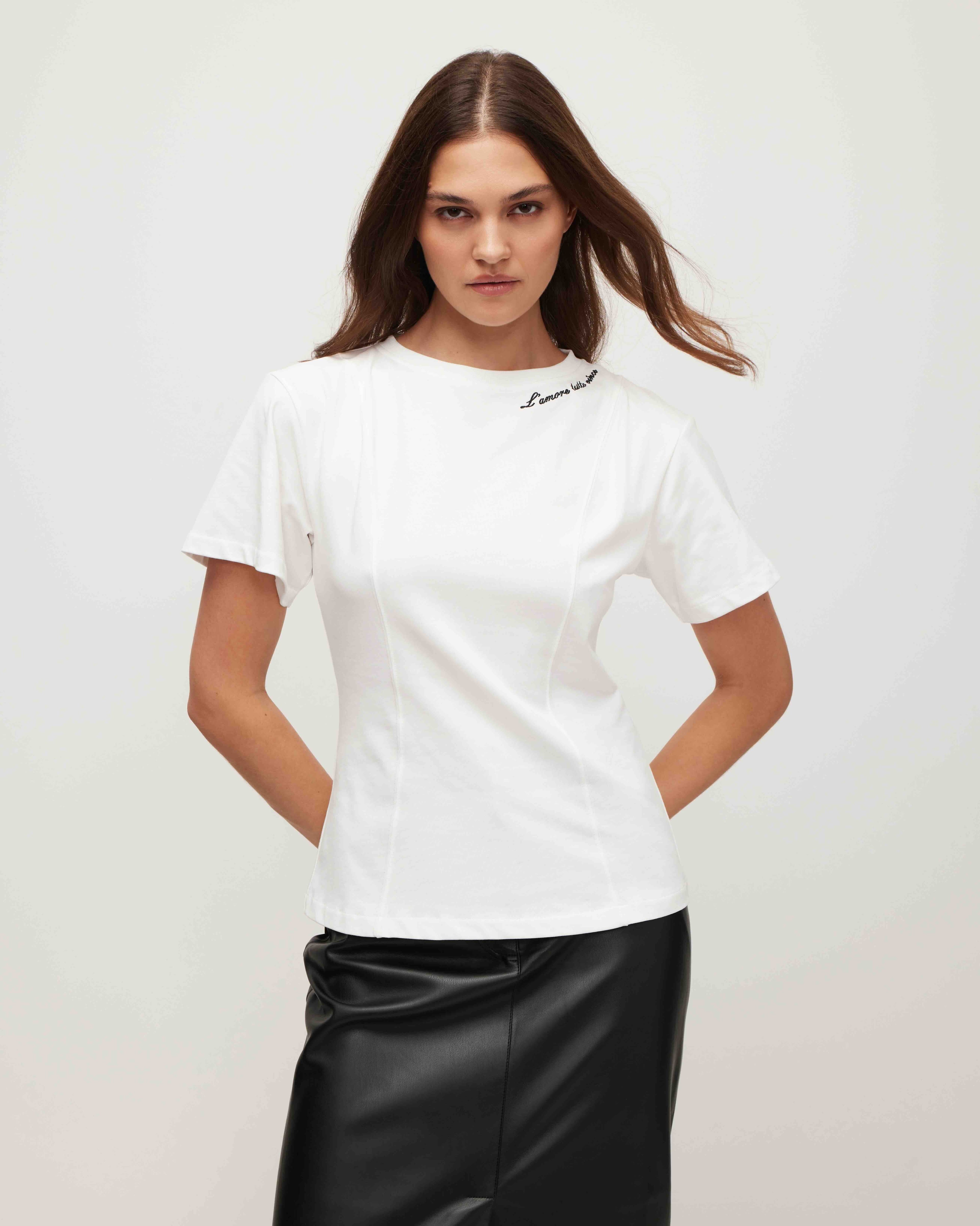 Приталенная футболка