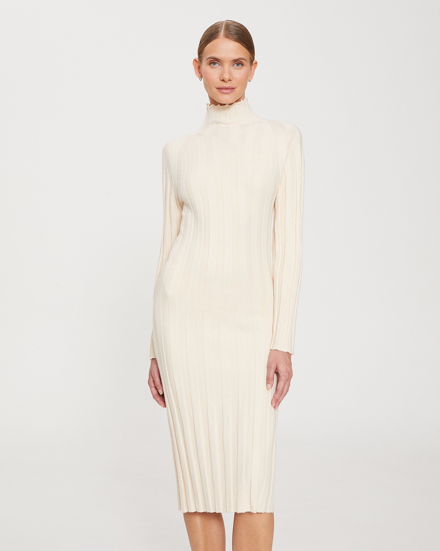 Светло-бежевое трикотажное платье