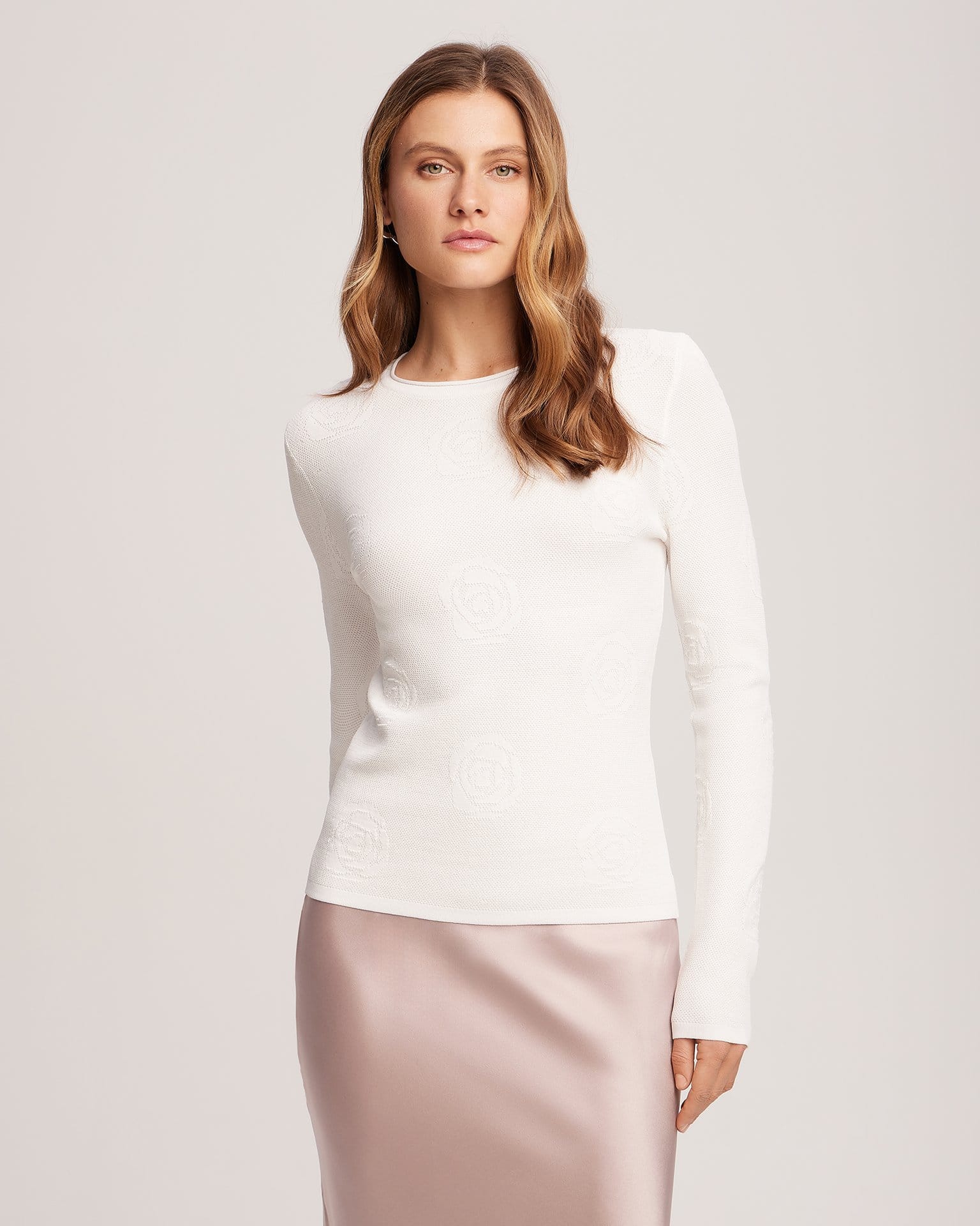 Джемпер с фактурными розами