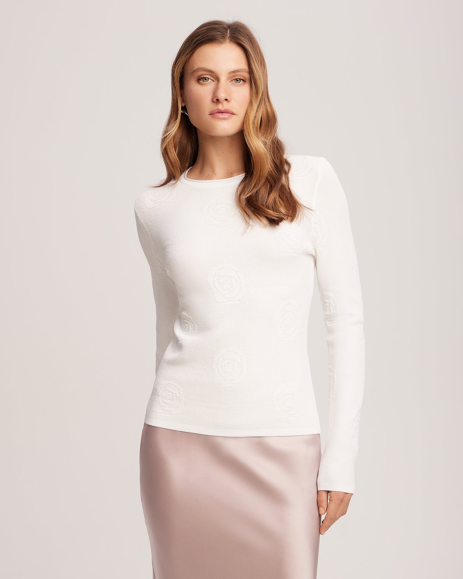 Джемпер с фактурными розами