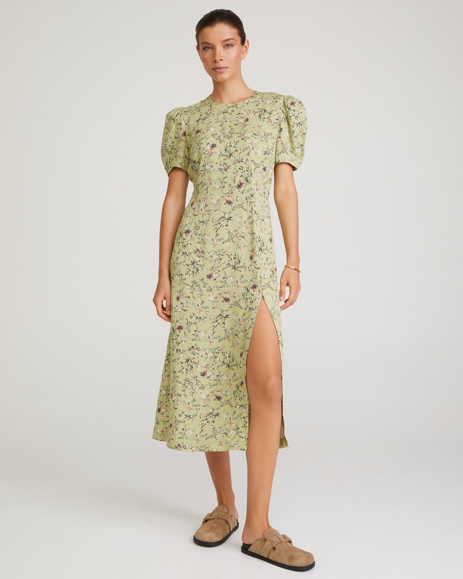 Платье с разрезом