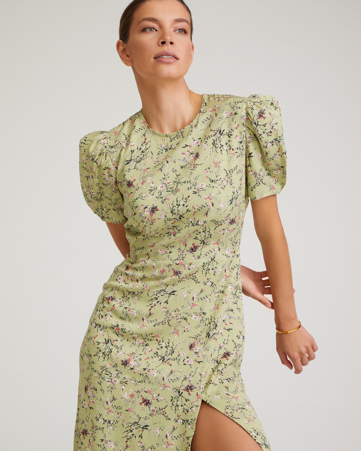 Платье с разрезом