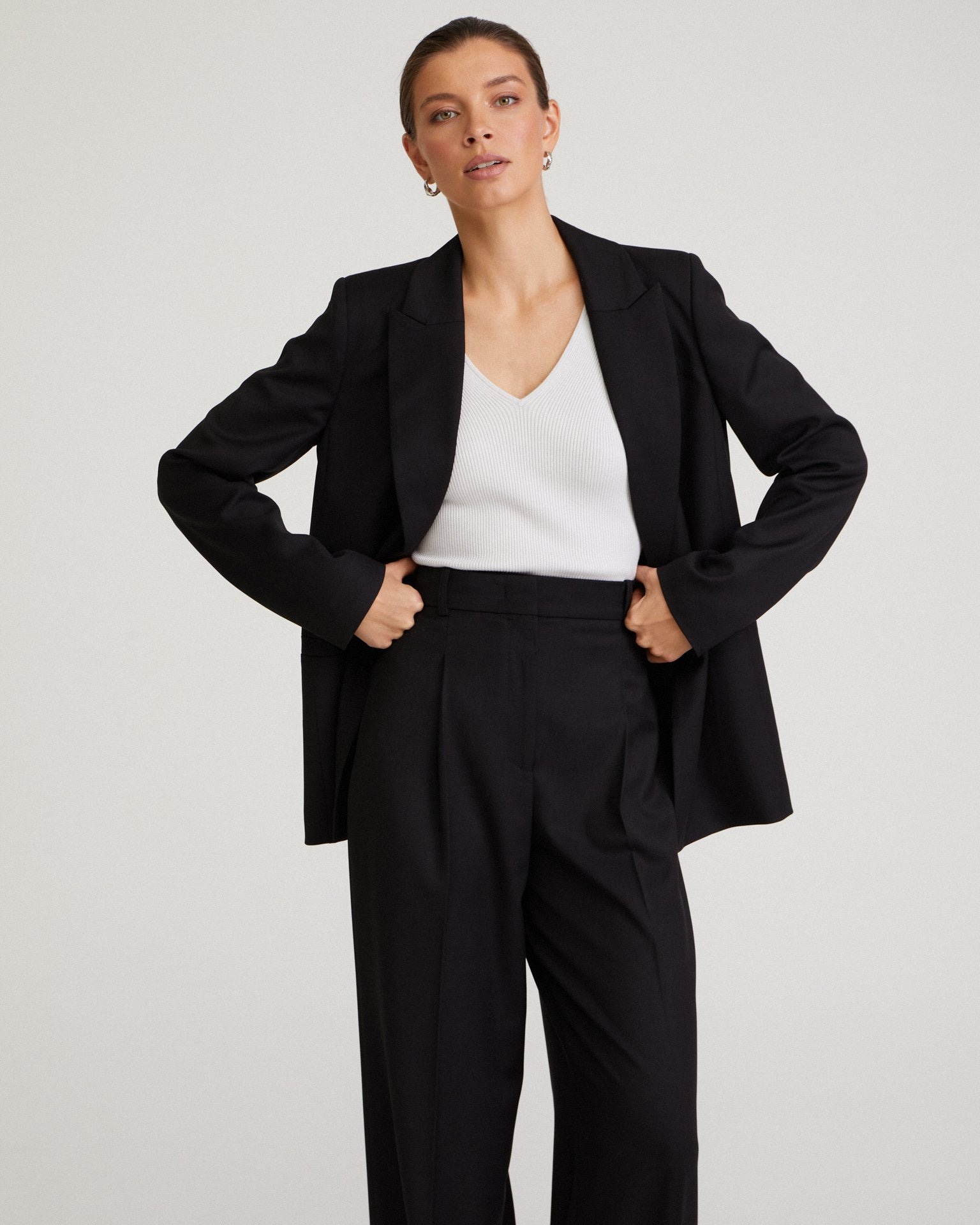 Жакет прямого кроя в черном цвете