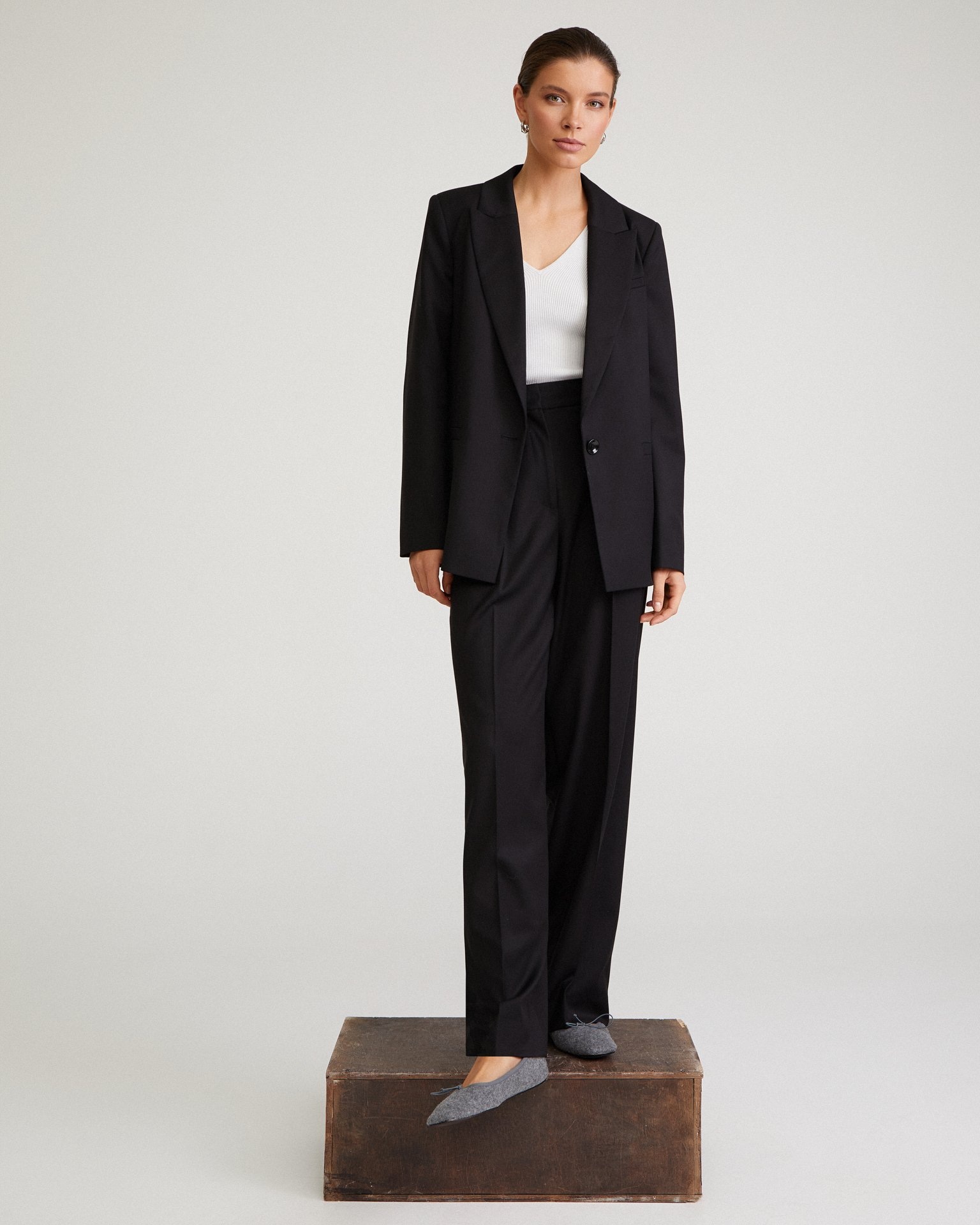 Жакет прямого кроя в черном цвете