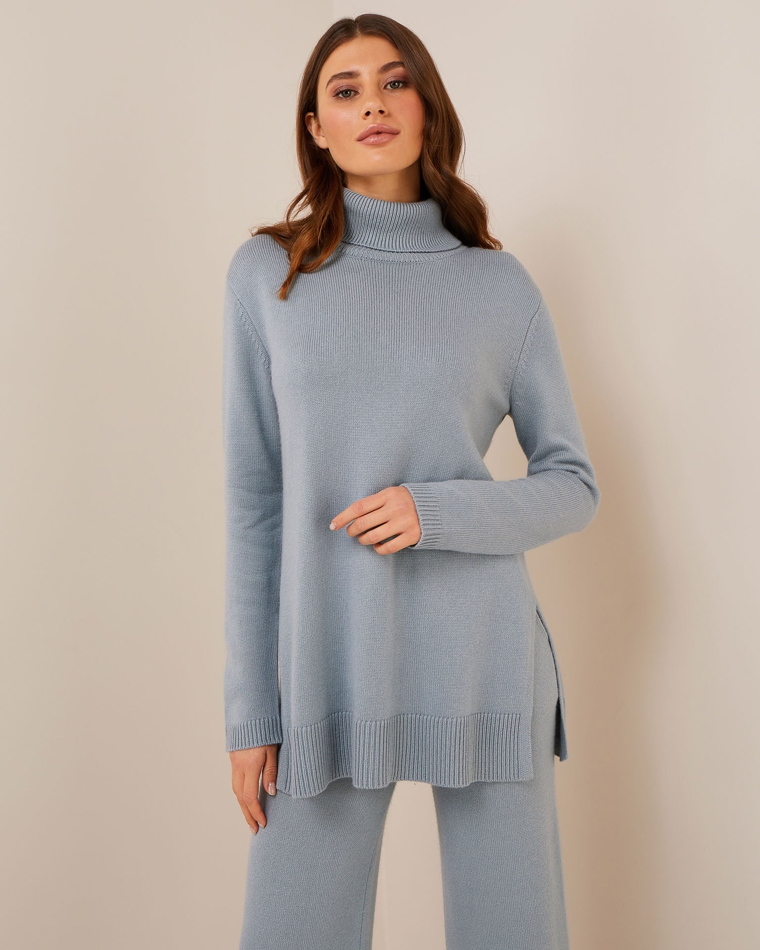 Костюм с широкими брюками