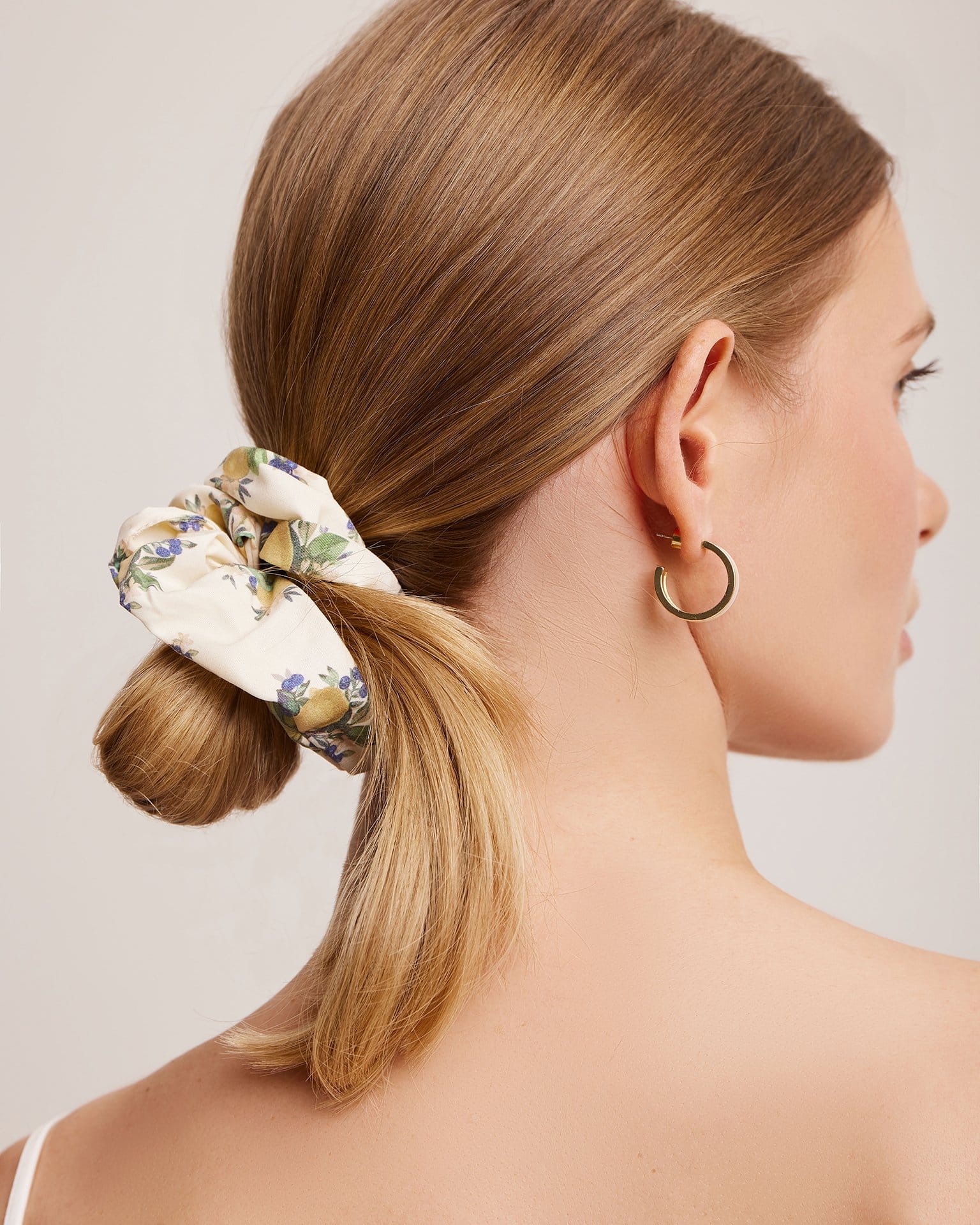 Резинка для волос с лимонами