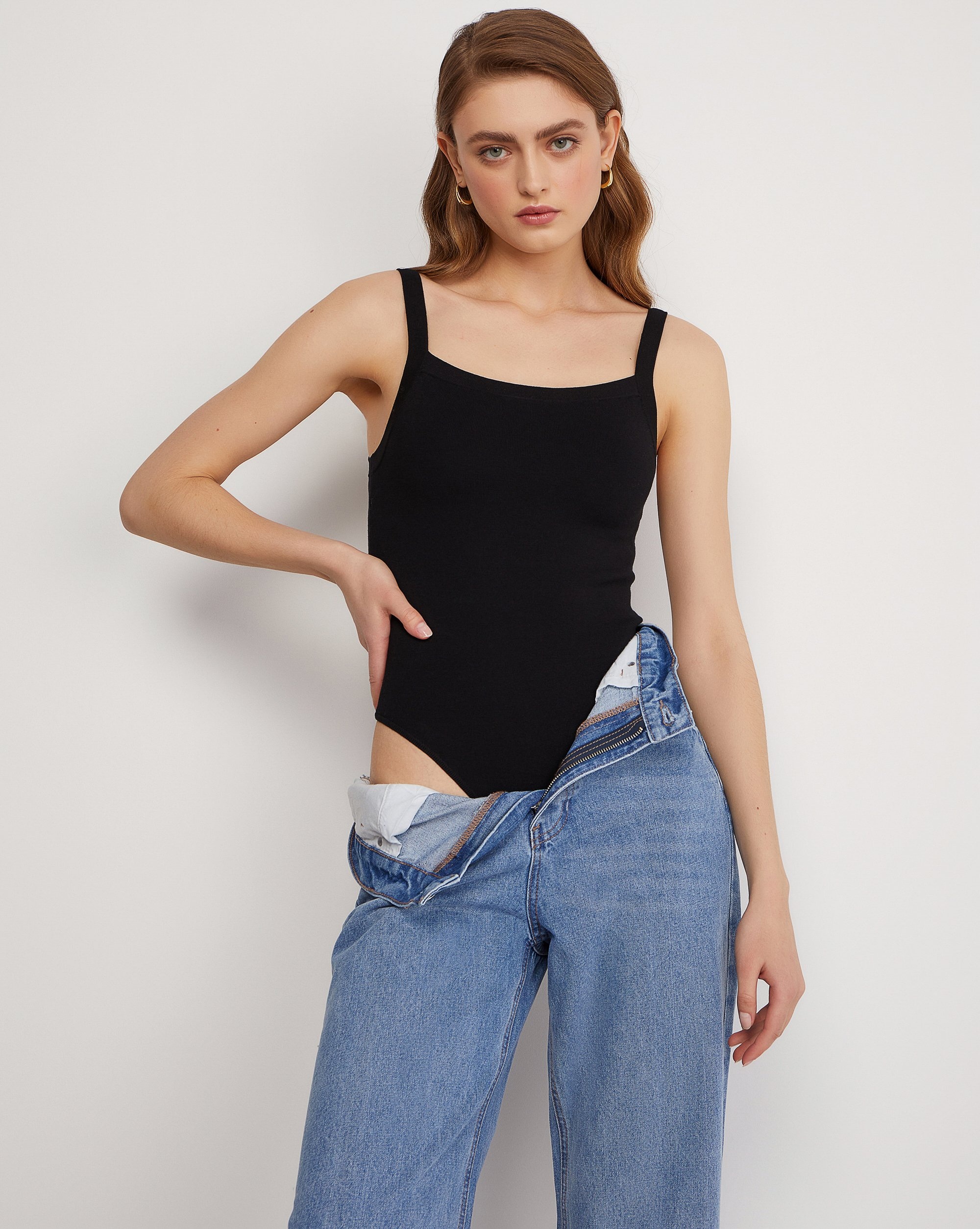 Боди на бретелях в черном цвете