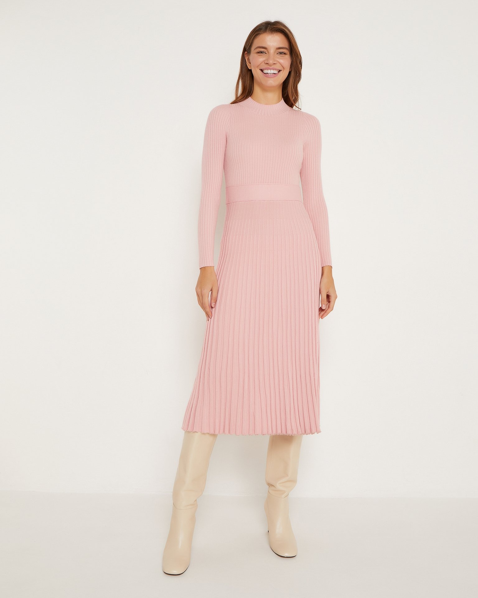 Трикотажное платье в розовом цвете