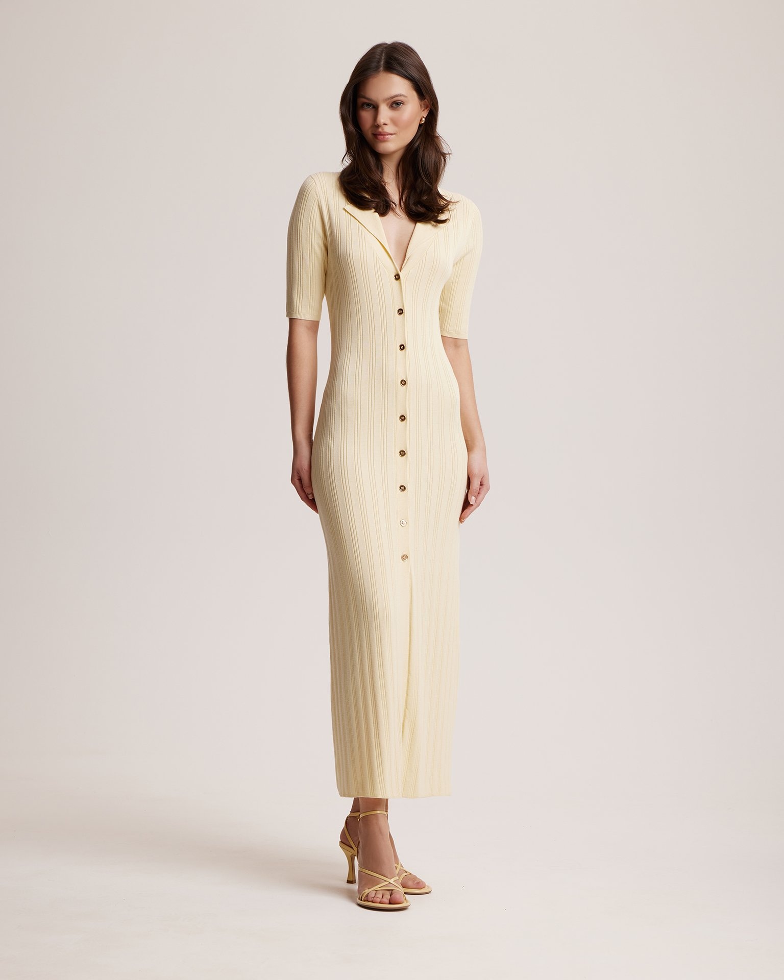 Платье желтого цвета