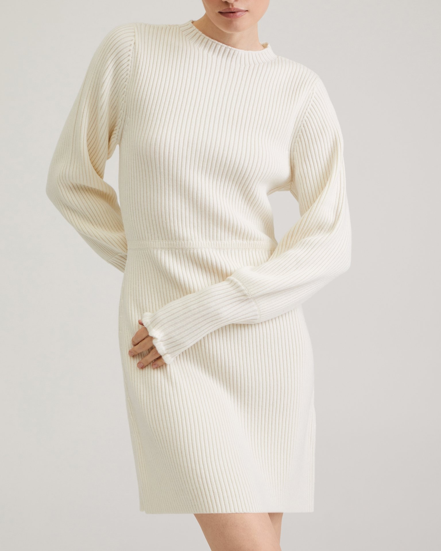 Платье с объемными рукавами