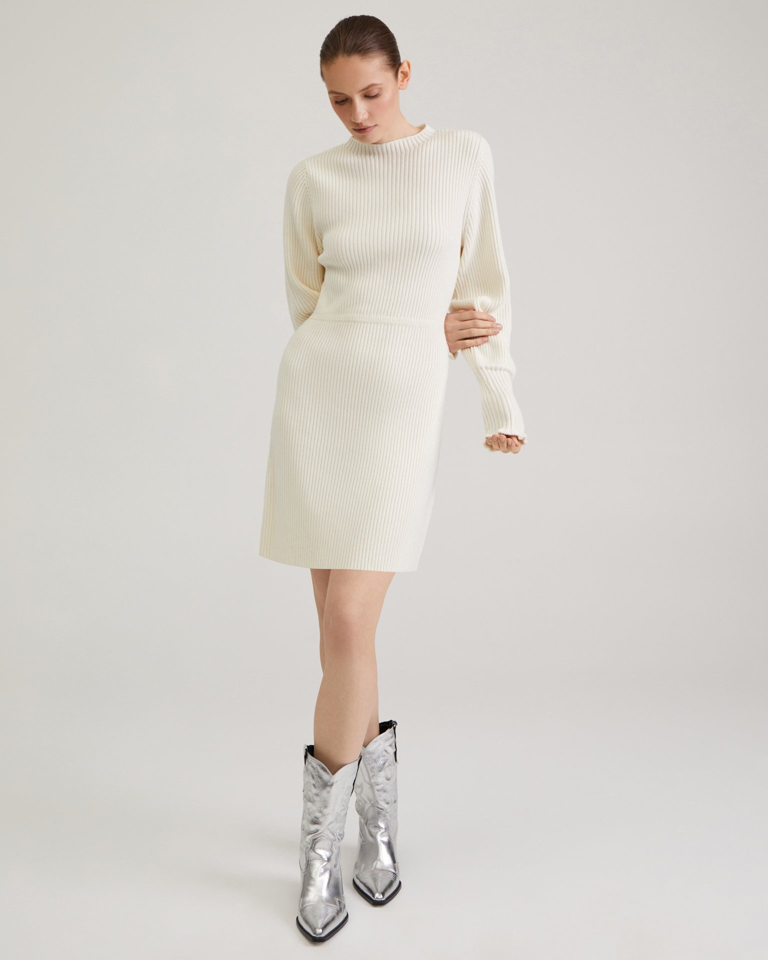 Платье с объемными рукавами