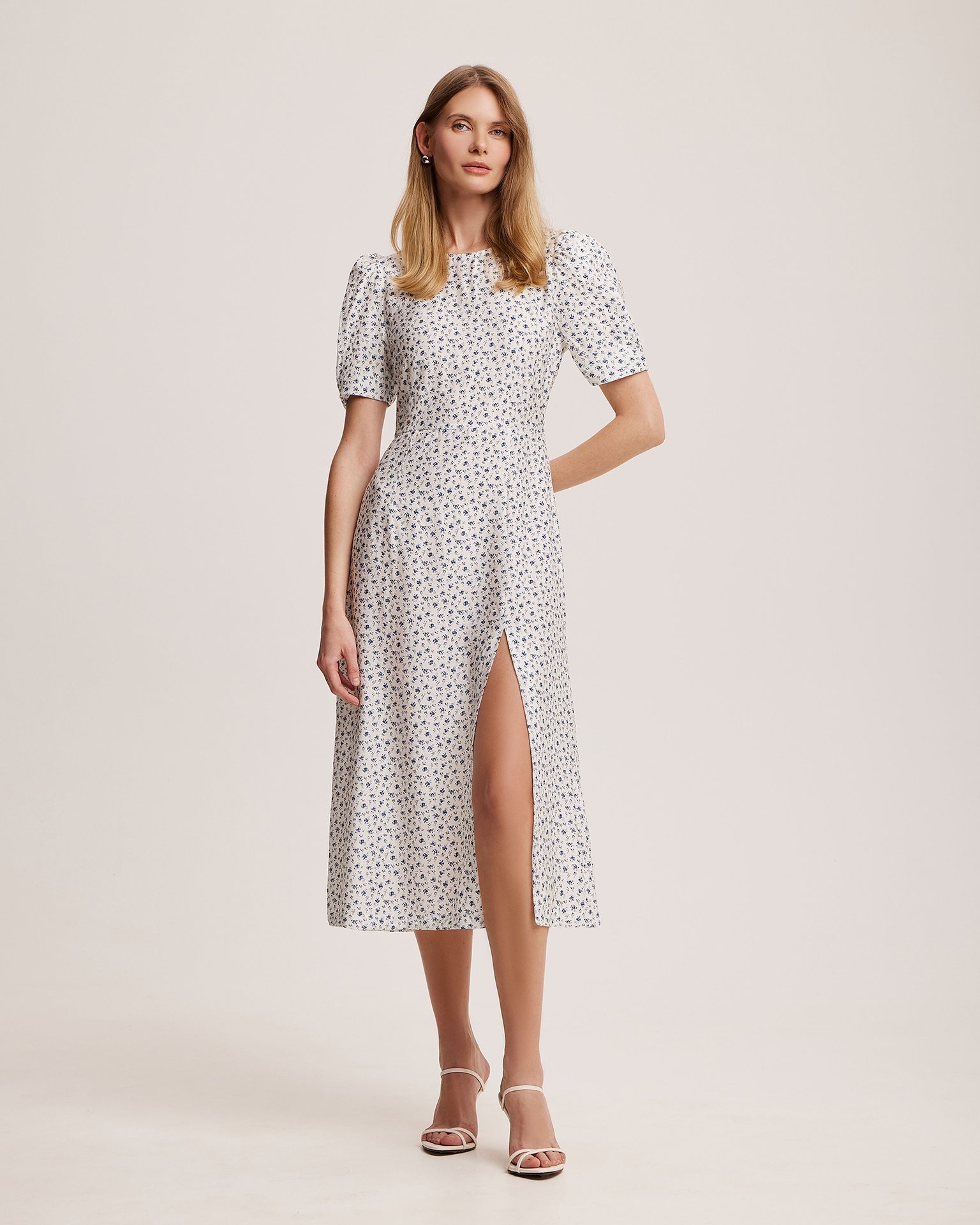 Платье с разрезом