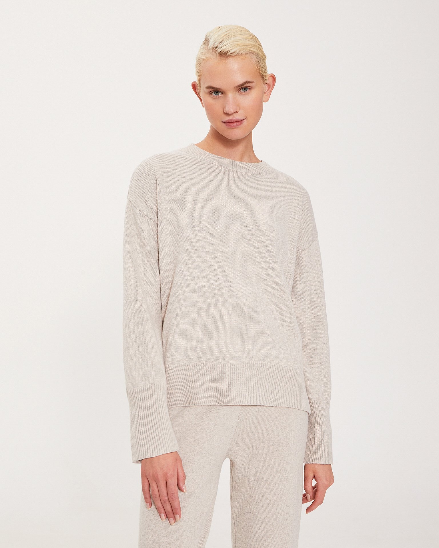 Костюм с удлиненным джемпером