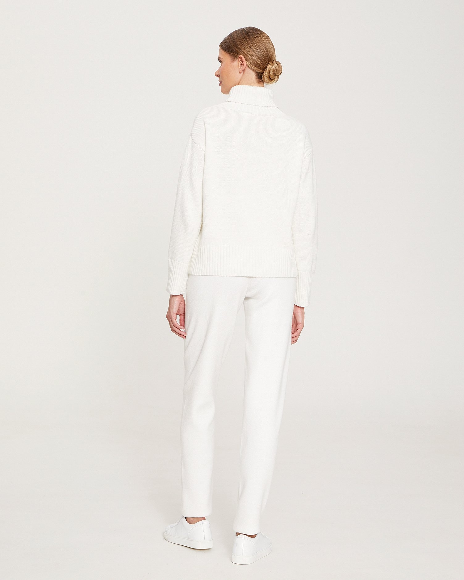 Однотонный костюм