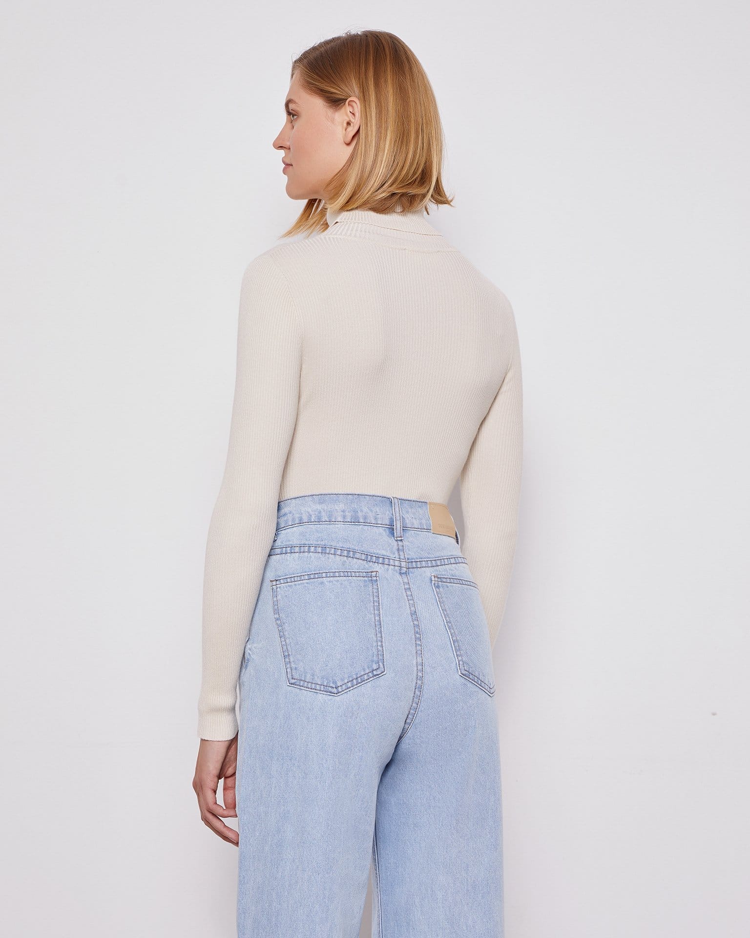 Водолазка в бежевом цвете