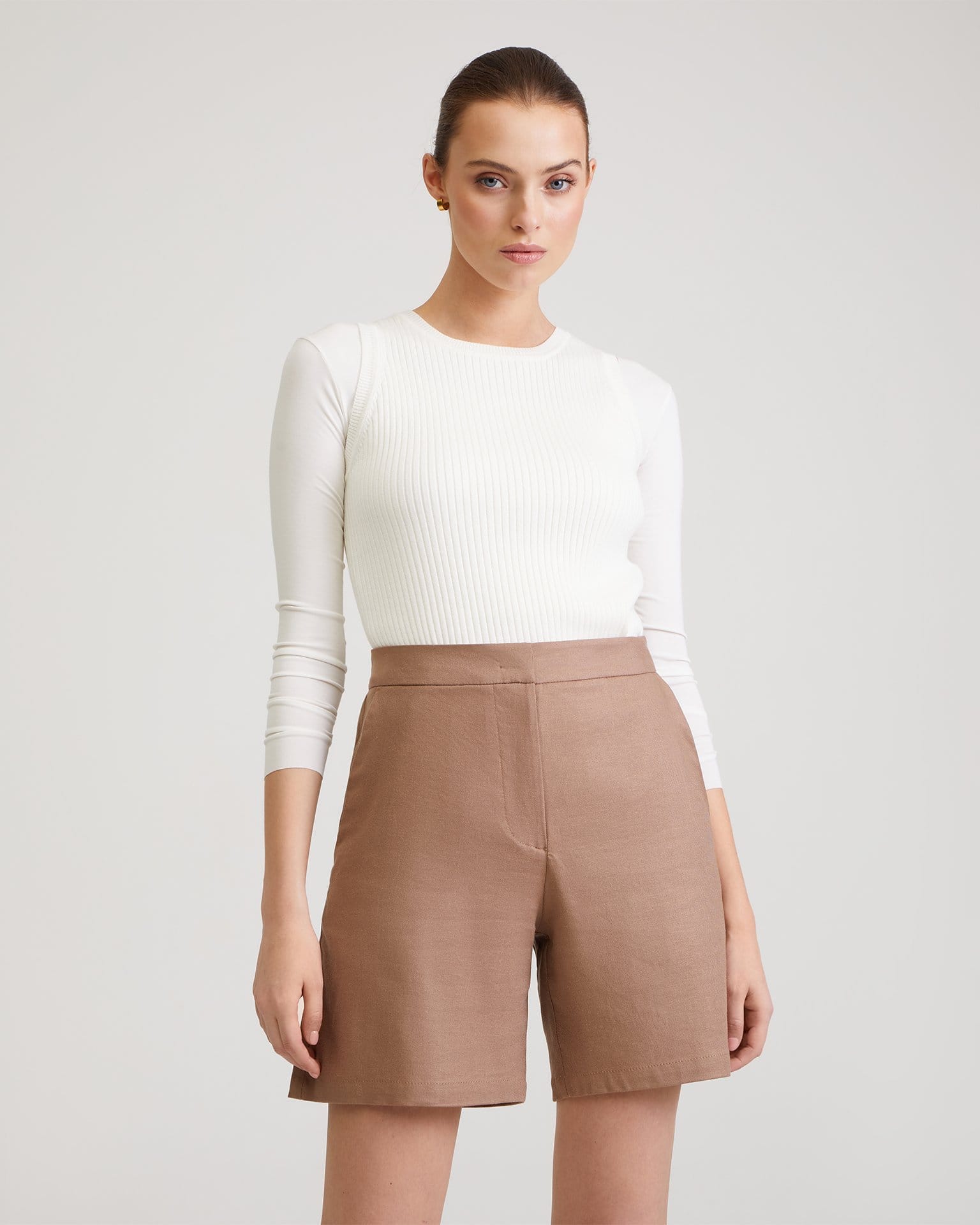 Льняные шорты в цвете капучино