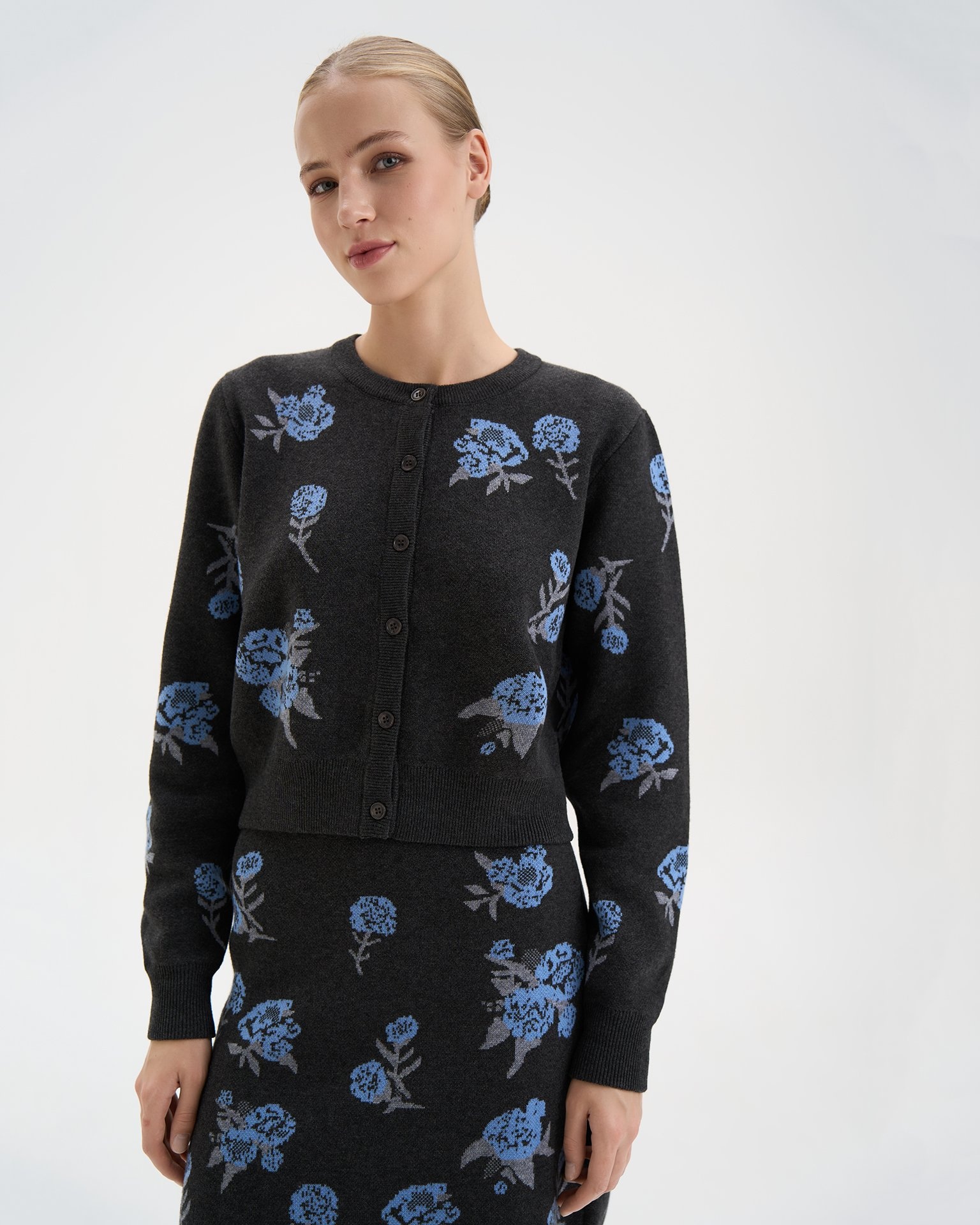 Кардиган с круглым вырезом