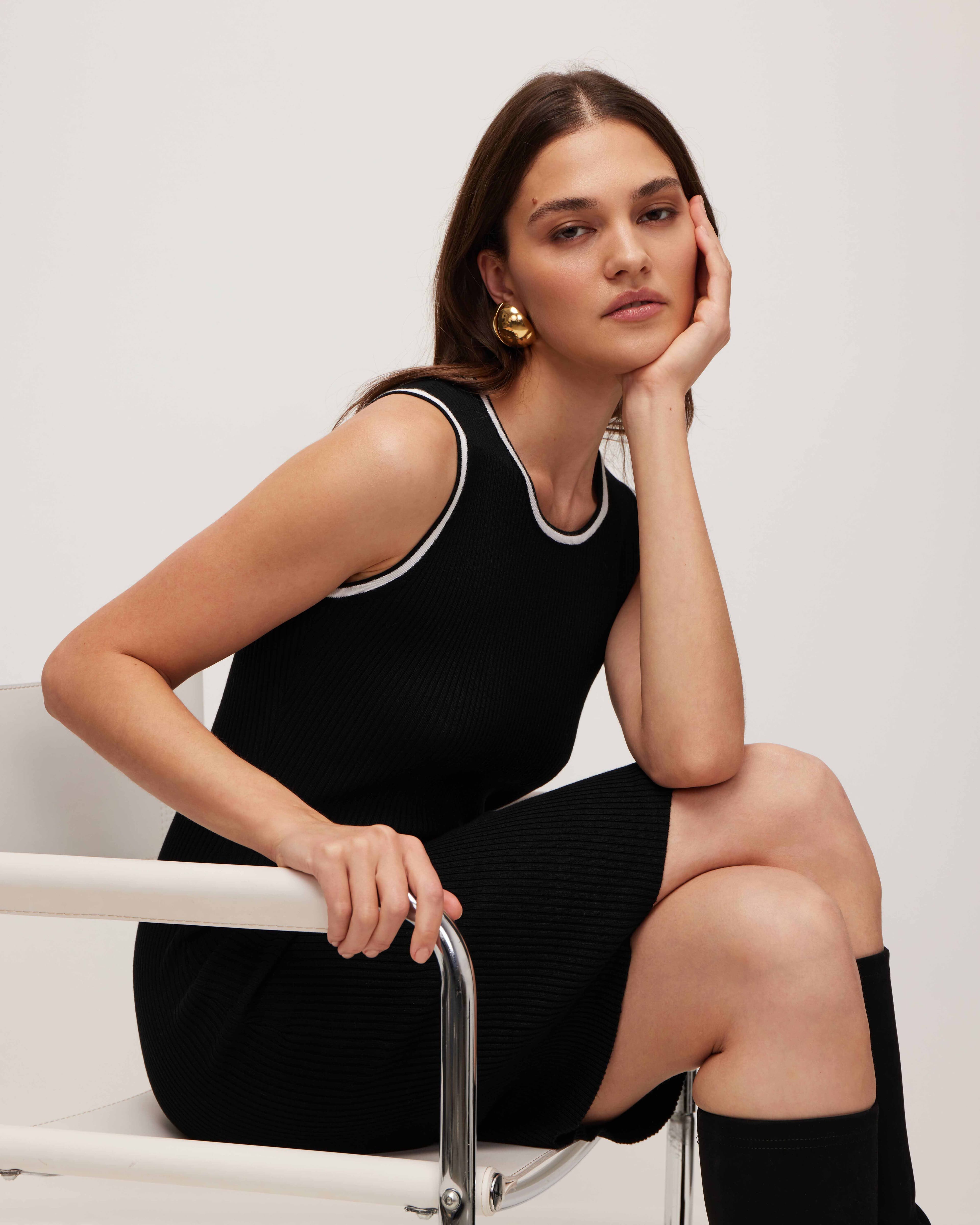 Платье с контрастной окантовкой