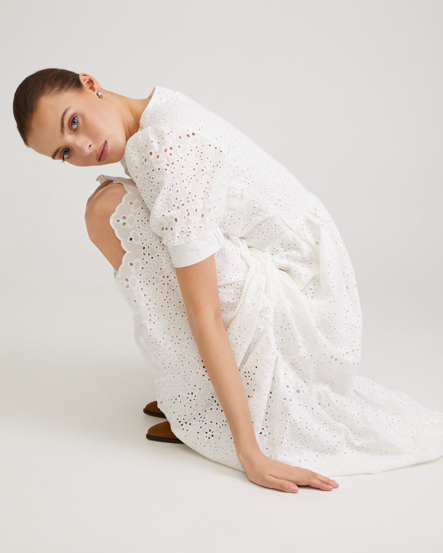 Белое платье из хлопка