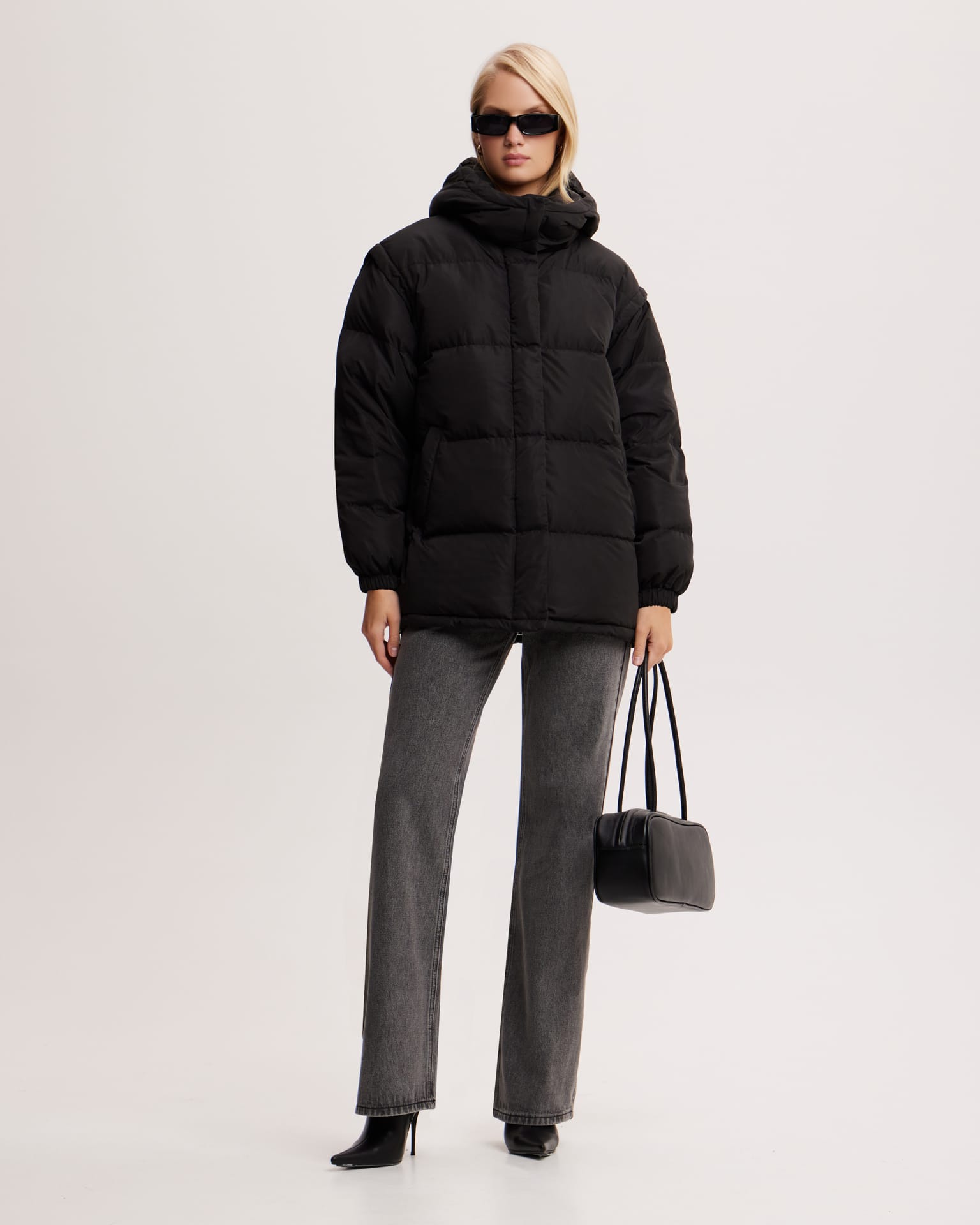 Удлиненная куртка в черном цвете
